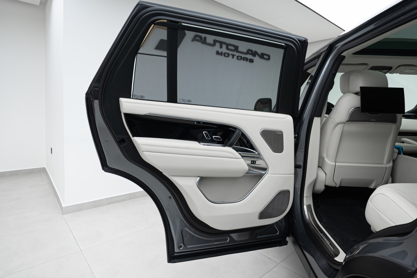 2025 RANGE ROVER P530 AUTOBIOGRAPHY LWB DEALER WARRANTY FOR 5 YEARS.